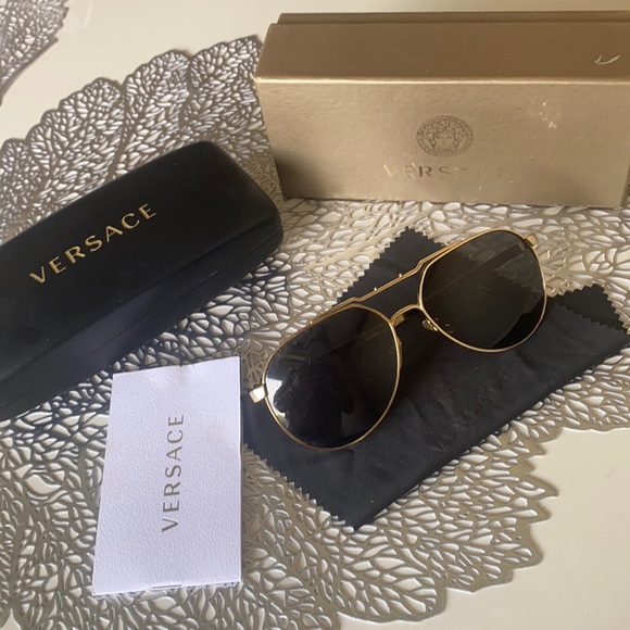 Auth unisex Versace Sunglasses ✨